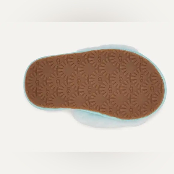 Ugg Fluff Yeah Wavy in Sky Blue - Size 8T - Picture 6 of 6